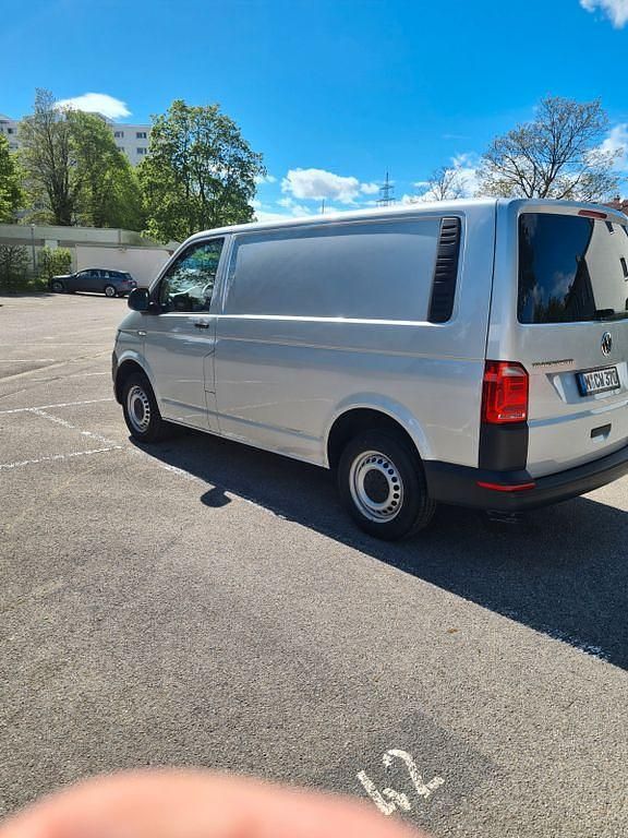 Gebraucht VW Transporter 150 PS (110 kW) 2018 Silber Van