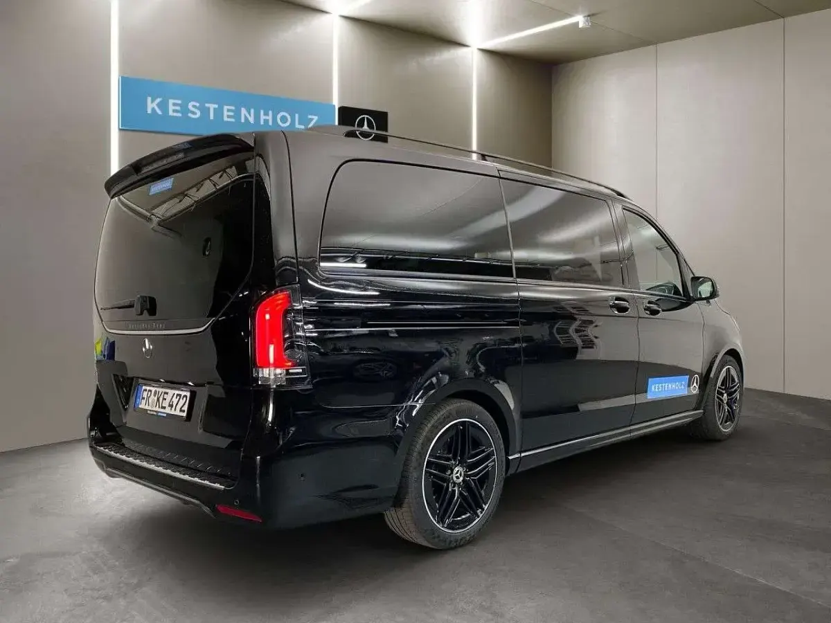 Gebraucht Mercedes V300 Avantgarde 237 PS (174 kW) 2025 Schwarz Van / Kleinbus