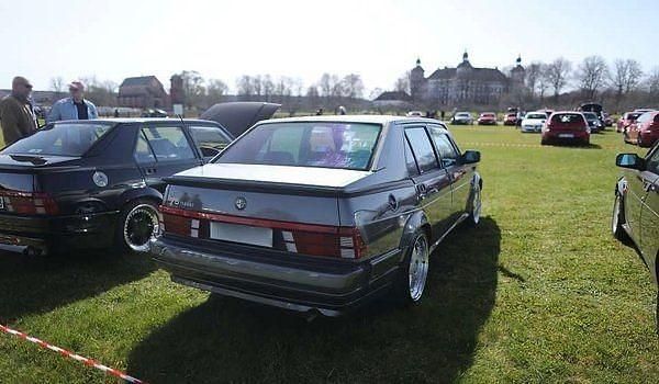 Gebraucht Alfa Romeo 75 200 PS (147 kW) 1988 Grau Limousine