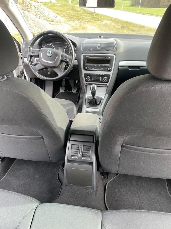 Gebraucht Skoda Octavia 152 PS (111 kW) 2012 Weiß Kombi