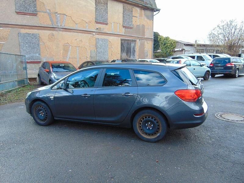 Gebraucht Opel Astra 110 PS (80 kW) 2012 Grau Kombi