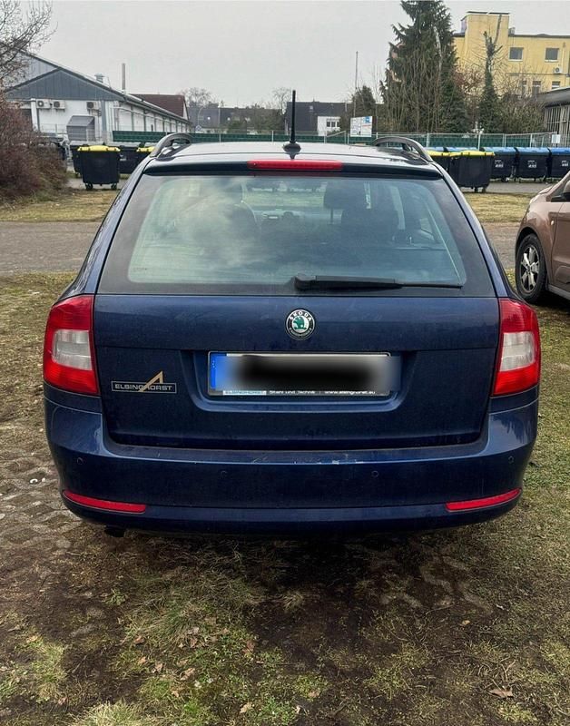 Gebraucht Skoda Octavia Ambition 105 PS (77 kW) 2012 Blau Kombi