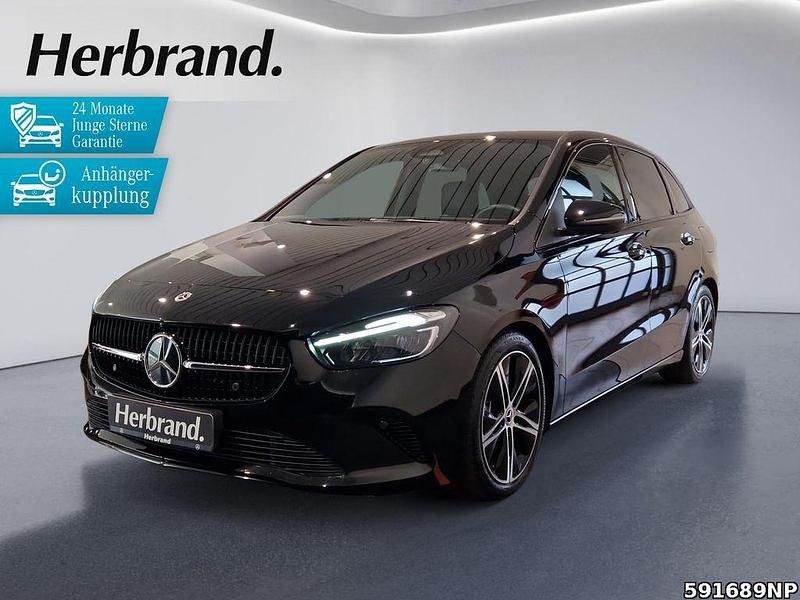 Metalliclack kosmosschwarz Gebraucht 2024 Mercedes B200 Progressive Van / Kleinbus | 33.890 € (Etwas zu teuer) - Bild 1/4