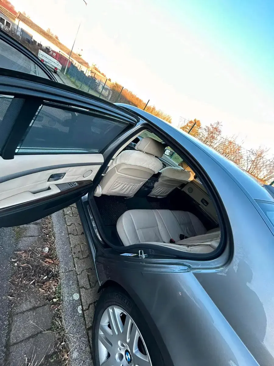 Gebraucht BMW 750 367 PS (269 kW) 2005 Grau Limousine