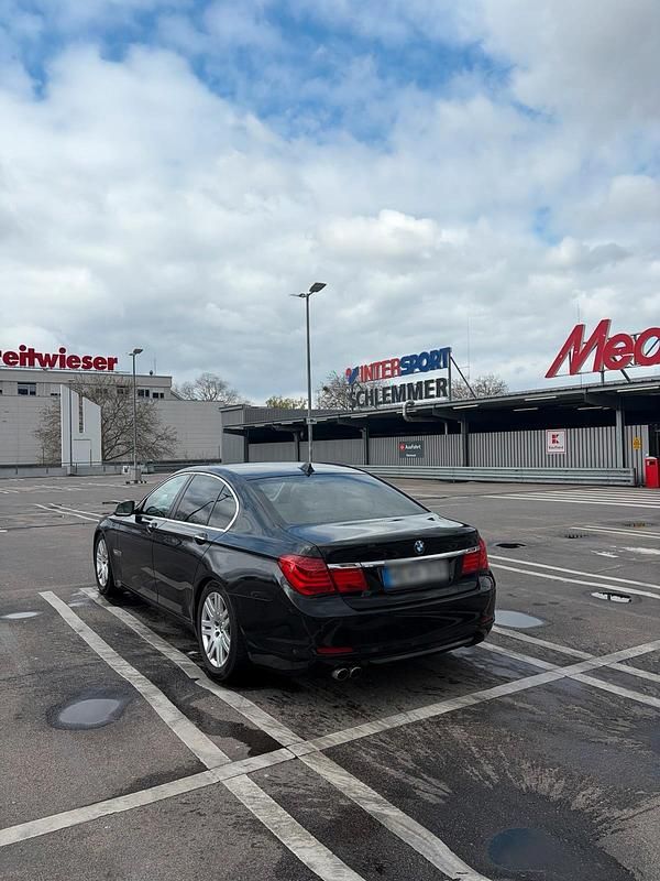 Gebraucht BMW 730 245 PS (180 kW) 2011 Schwarz Limousine