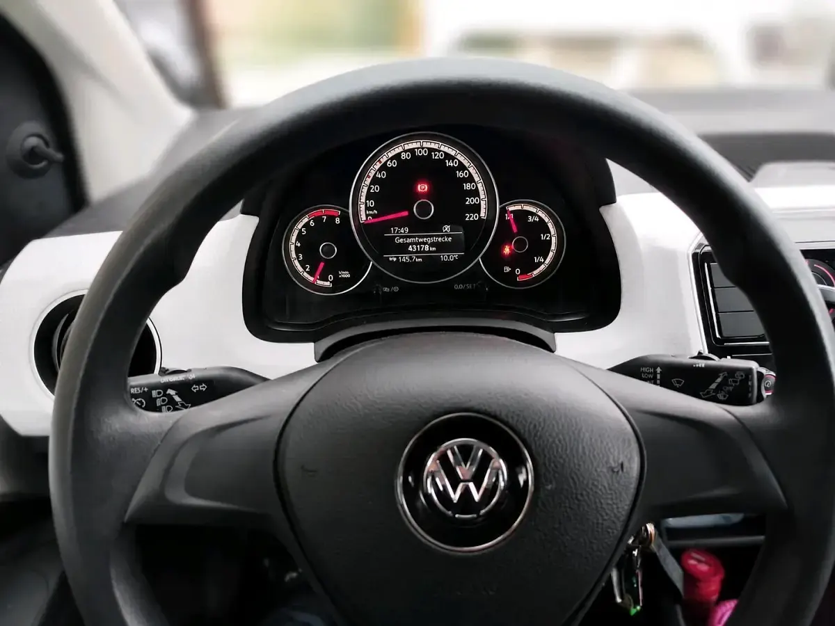Używany VW up! 60 KM (44 kW) 2019 Biały Hatchback