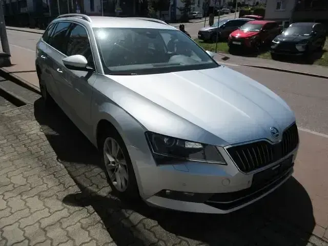 Gebraucht Skoda Octavia Soleil 150 PS (110 kW) 2020 Stribrna brilliant/ brilliants Kombi