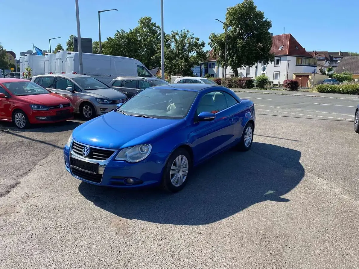 Gebraucht VW Eos 122 PS (89 kW) 2010 Rising blue metallic Cabrio