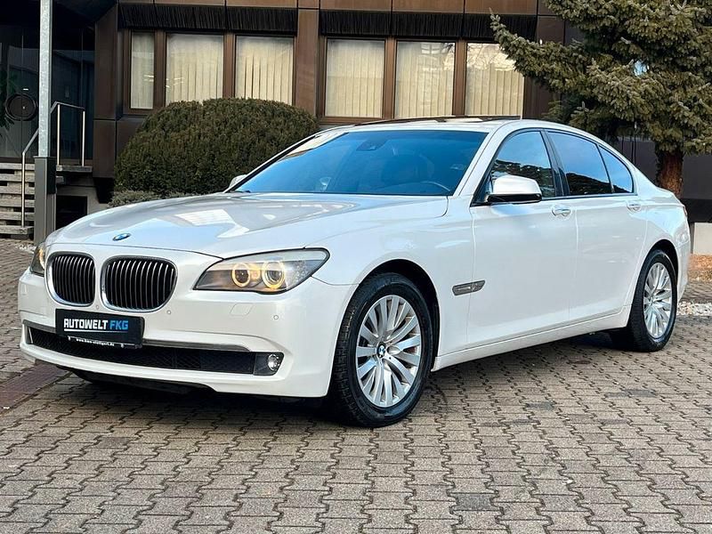 Usata BMW 740 Shadowline 306 CV (225 kW) 2011 Bianco Berlina