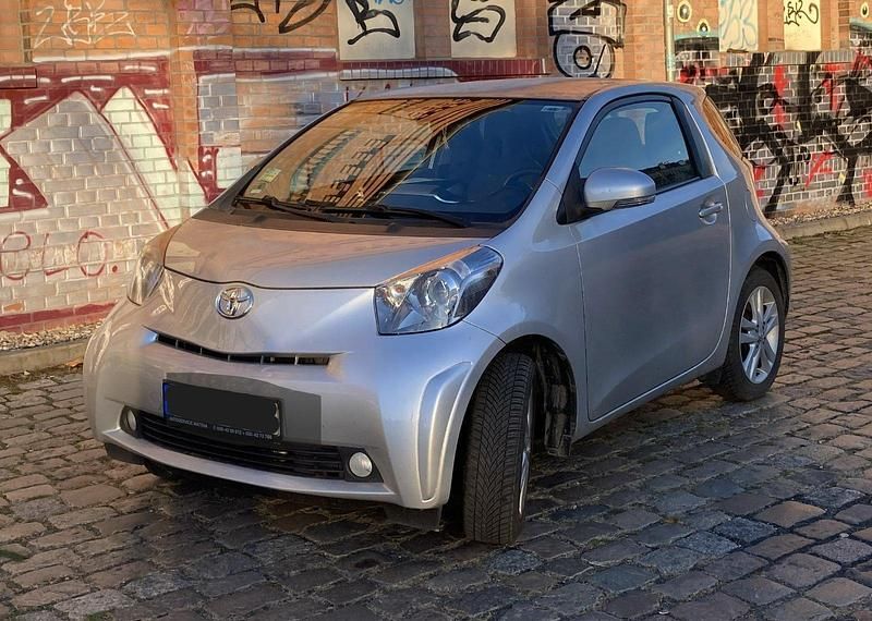 Gebraucht Toyota iQ 97 PS (71 kW) 2013 Silber Kleinwagen