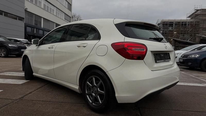 Gebraucht Mercedes A180 122 PS (89 kW) 2017 Weiß Limousine