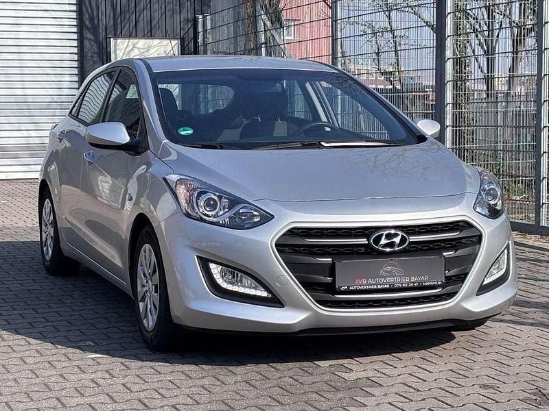 Second-hand Hyundai i30 Classic 101 CP (74 kW) 2015 Argintiu Berlinǎ