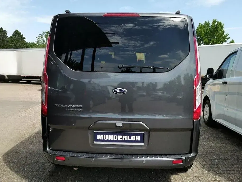 Gebraucht Ford Tourneo 131 PS (96 kW) 2021 Grau Kombi