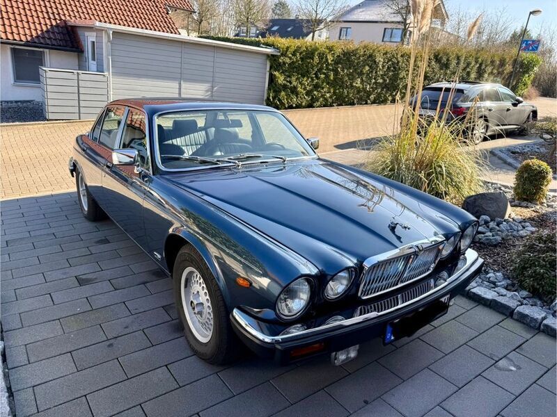 Blau Gebraucht 1989 Jaguar XJ12 Classic Limousine | 31.700 € - Bild 1/4