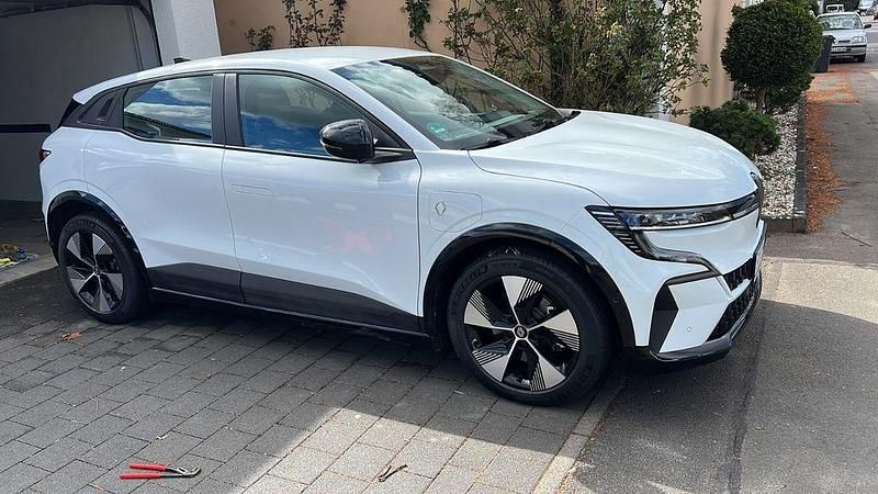 Second-hand Renault Megane E-Tech Evolution 160 kW (218 CP) 2022 Alb Berlinǎ