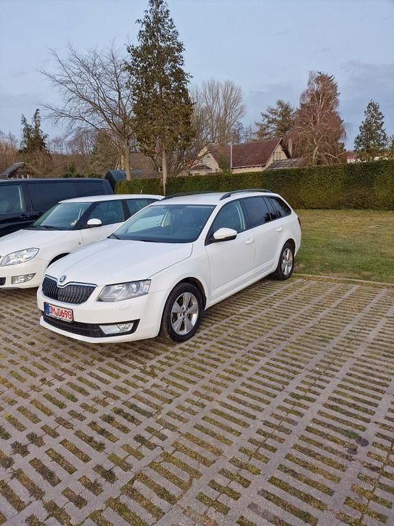 Weiß Gebraucht 2014 Skoda Octavia Kombi | 6.900 € (Guter Preis) - Bild 1/4