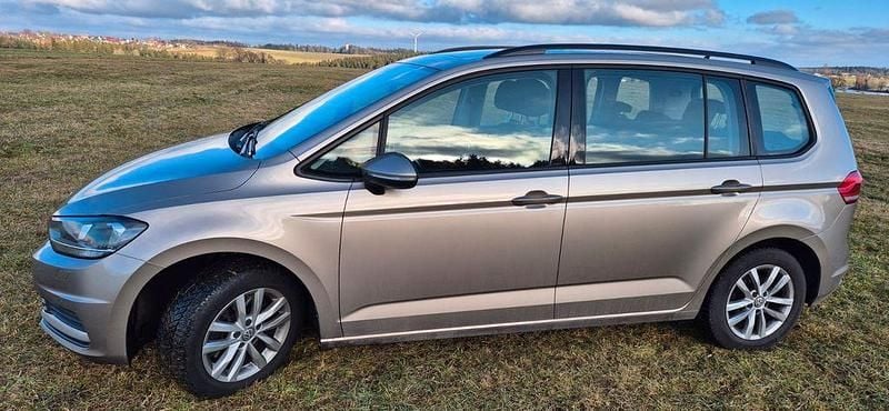 Gebraucht VW Touran Highline 140 PS (102 kW) 2016 Gold Van / Kleinbus