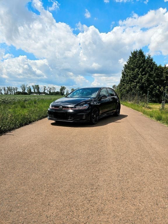 Schwarz Gebraucht 2018 VW Golf VII GTI Limousine | 20.500 € (Fairer Preis) - Bild 1/4