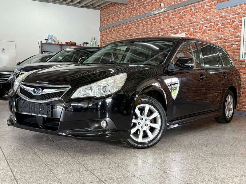 Schwarz Gebraucht 2010 Subaru Legacy Kombi | 10.990 € - Bild 1/4