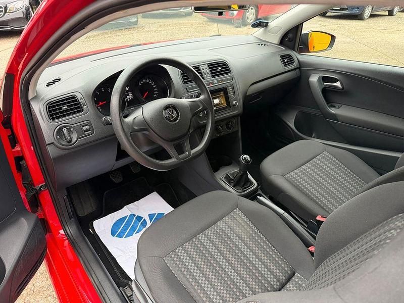 Gebraucht VW Polo Trendline 75 PS (55 kW) 2016 Rot Kleinwagen