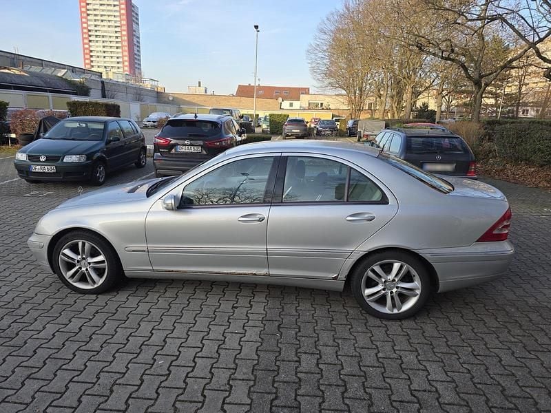 Gebraucht Mercedes C200 163 PS (119 kW) 2002 Silber Limousine