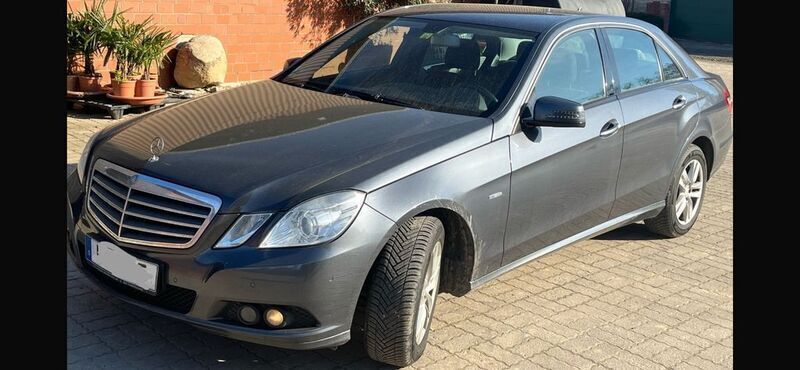 Grau Gebraucht 2012 Mercedes E200 Limousine | 7.900 € (Fairer Preis) - Bild 1/4