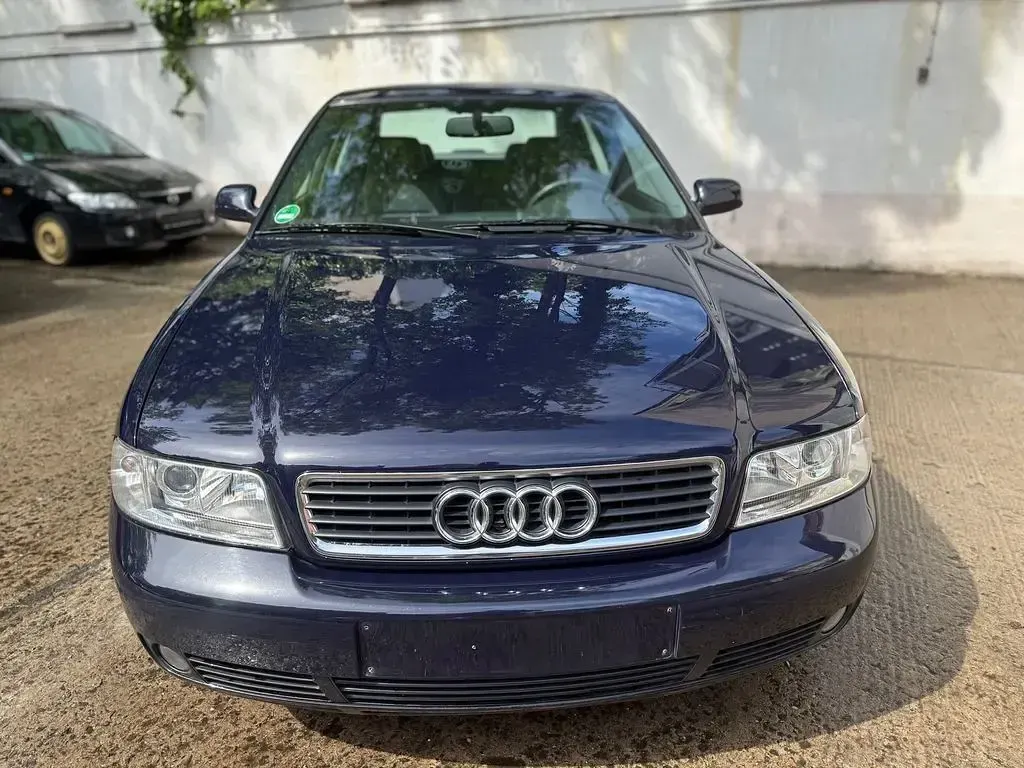 Gebraucht Audi A4 102 PS (75 kW) 2000 Schwarz Limousine