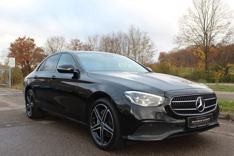 Rot Gebraucht 2021 Mercedes E300 Avantgarde Limousine | 35.900 € (Etwas zu teuer) - Bild 1/4