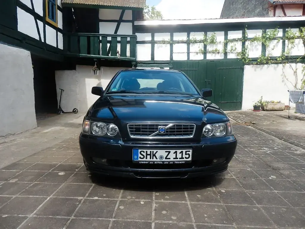 Gebraucht Volvo V40 122 PS (89 kW) 2003 Schwarz Kombi