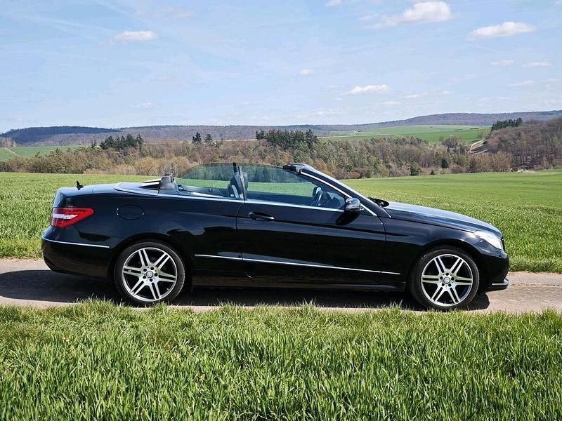 Gebraucht Mercedes E250 204 PS (150 kW) 2012 Schwarz Cabrio