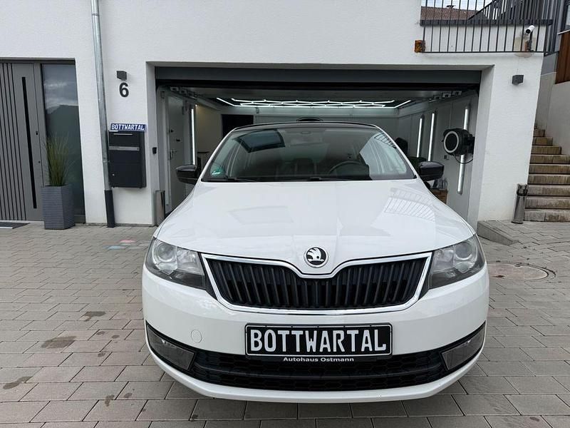 Gebraucht Skoda Rapid Style 105 PS (77 kW) 2014 Weiß Kleinwagen