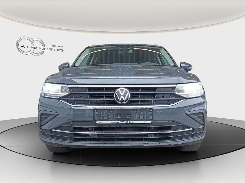 Gebraucht VW Tiguan Active 150 PS (110 kW) 2022 Delfingrau metallic SUV