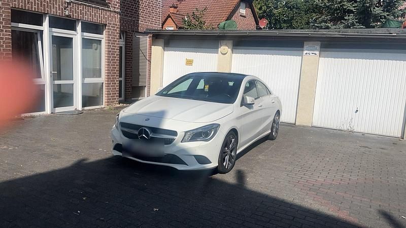 Weiß Gebraucht 2014 Mercedes CLA180 Limousine | 13.500 € (Guter Preis) - Bild 1/4
