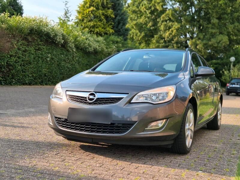 Grau Gebraucht 2010 Opel Astra Sport Kombi | 3.750 € - Bild 1/4