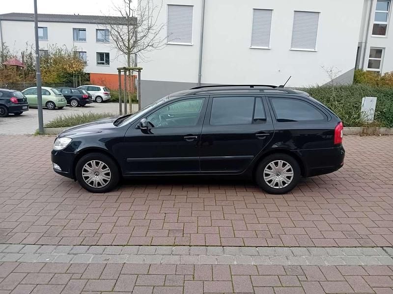 Schwarz Gebraucht 2012 Skoda Octavia Kombi | 4.800 € (Guter Preis) - Bild 1/4