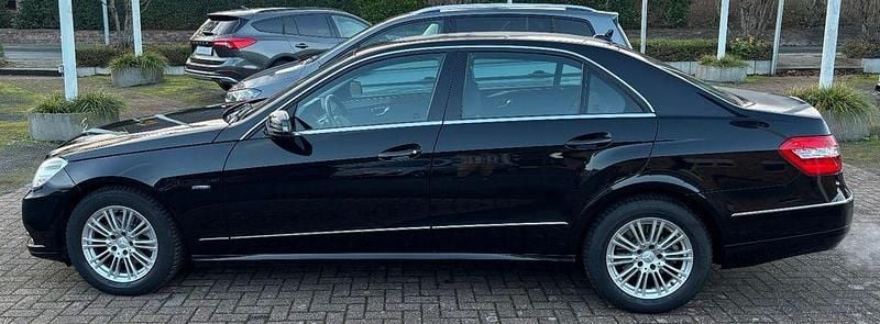 Gebraucht Mercedes E200 Elegance 184 PS (135 kW) 2012 Schwarz Limousine