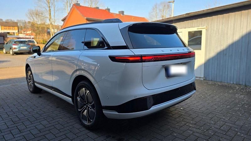 Gebraucht XPENG G9 230 kW (313 PS) 2024 Weiß SUV