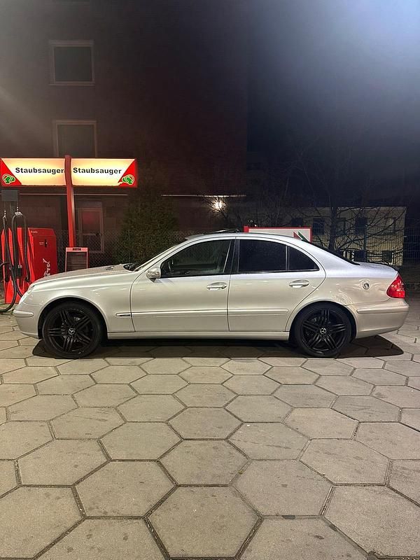 Gebraucht Mercedes E240 177 PS (130 kW) 2002 Silber Limousine