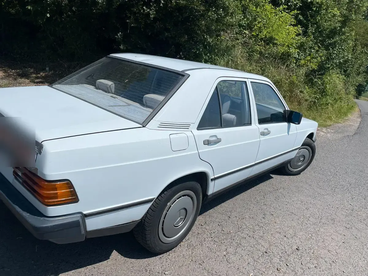 Gebraucht Mercedes 190 116 PS (85 kW) 1985 Weiß Limousine
