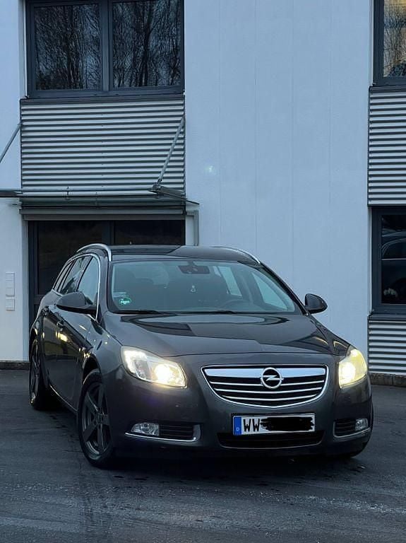 Gebraucht Opel Insignia Edition 131 PS (96 kW) 2010 Grau Limousine