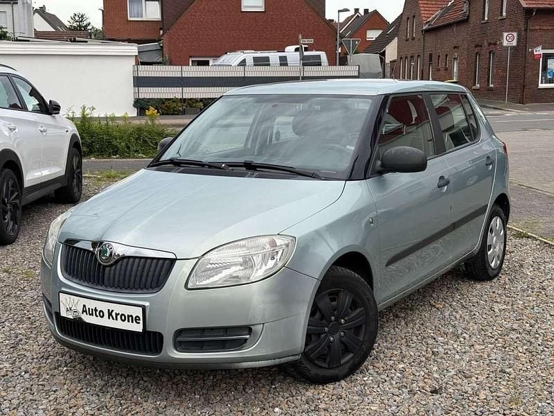 Grün Gebraucht 2010 Skoda Fabia Classic Kleinwagen | 2.999 € (Guter Preis) - Bild 1/4