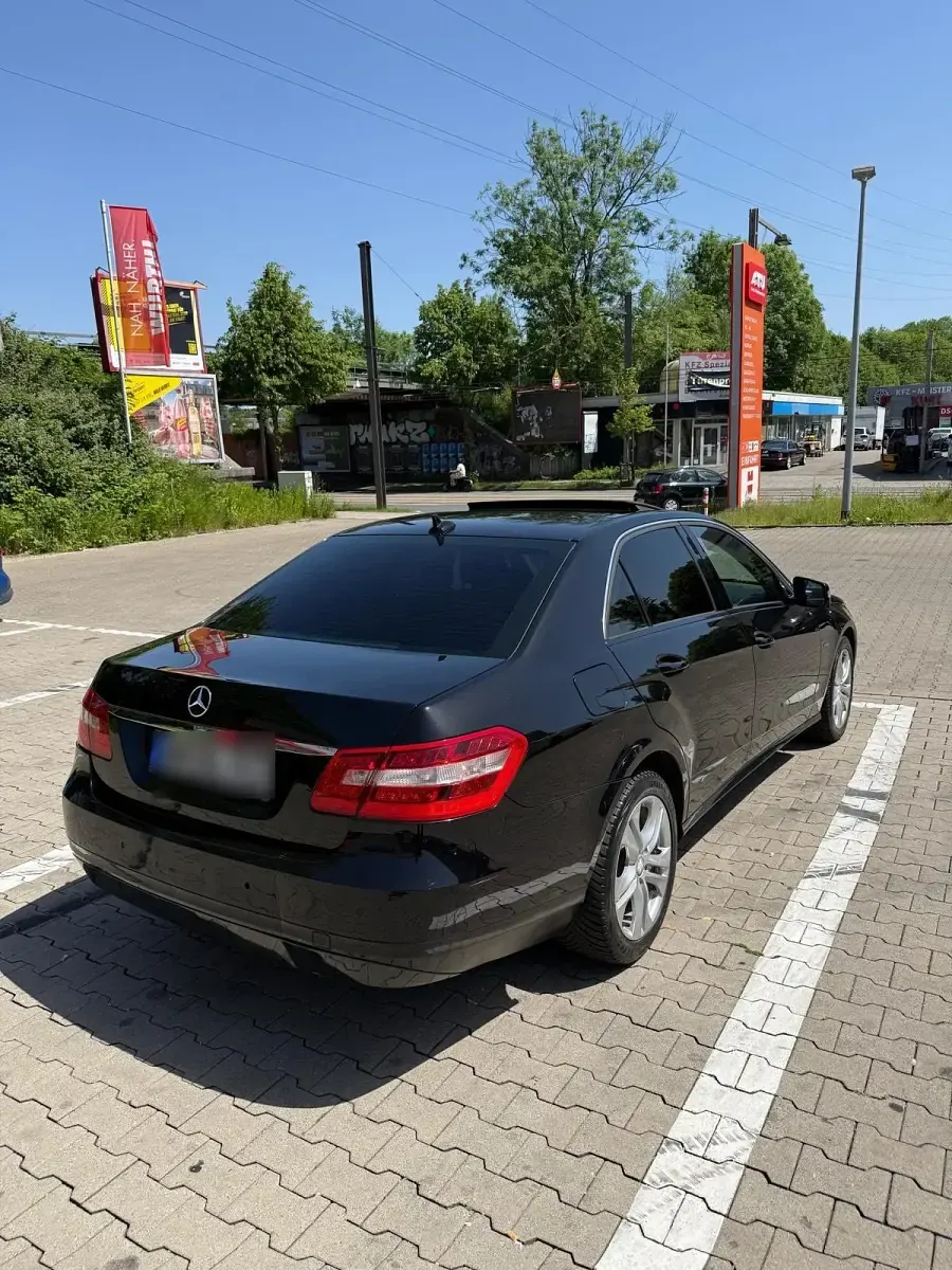 Usado Mercedes E220 170 CV (125 kW) 2011 Negro Berlina