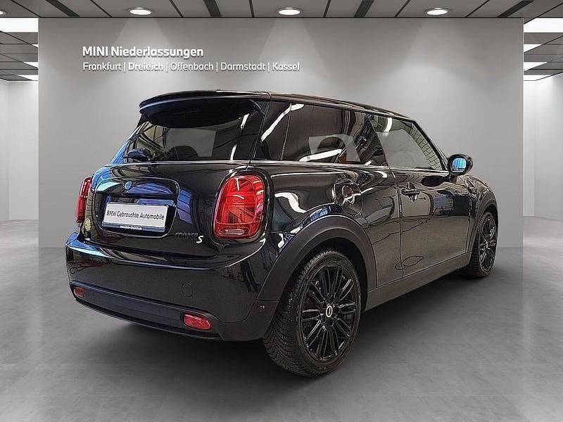 Gebraucht Mini Cooper SE 135 kW (184 PS) 2023 Schwarz Kleinwagen