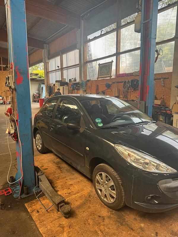 Gebraucht Peugeot 206+ 75 PS (55 kW) 2009 Kleinwagen