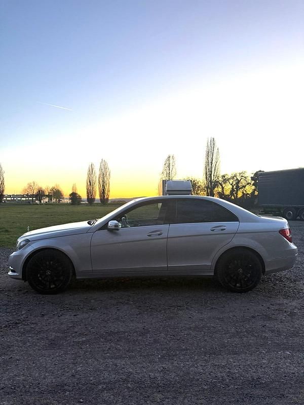 Gebraucht Mercedes C180 156 PS (114 kW) 2013 Silber Limousine
