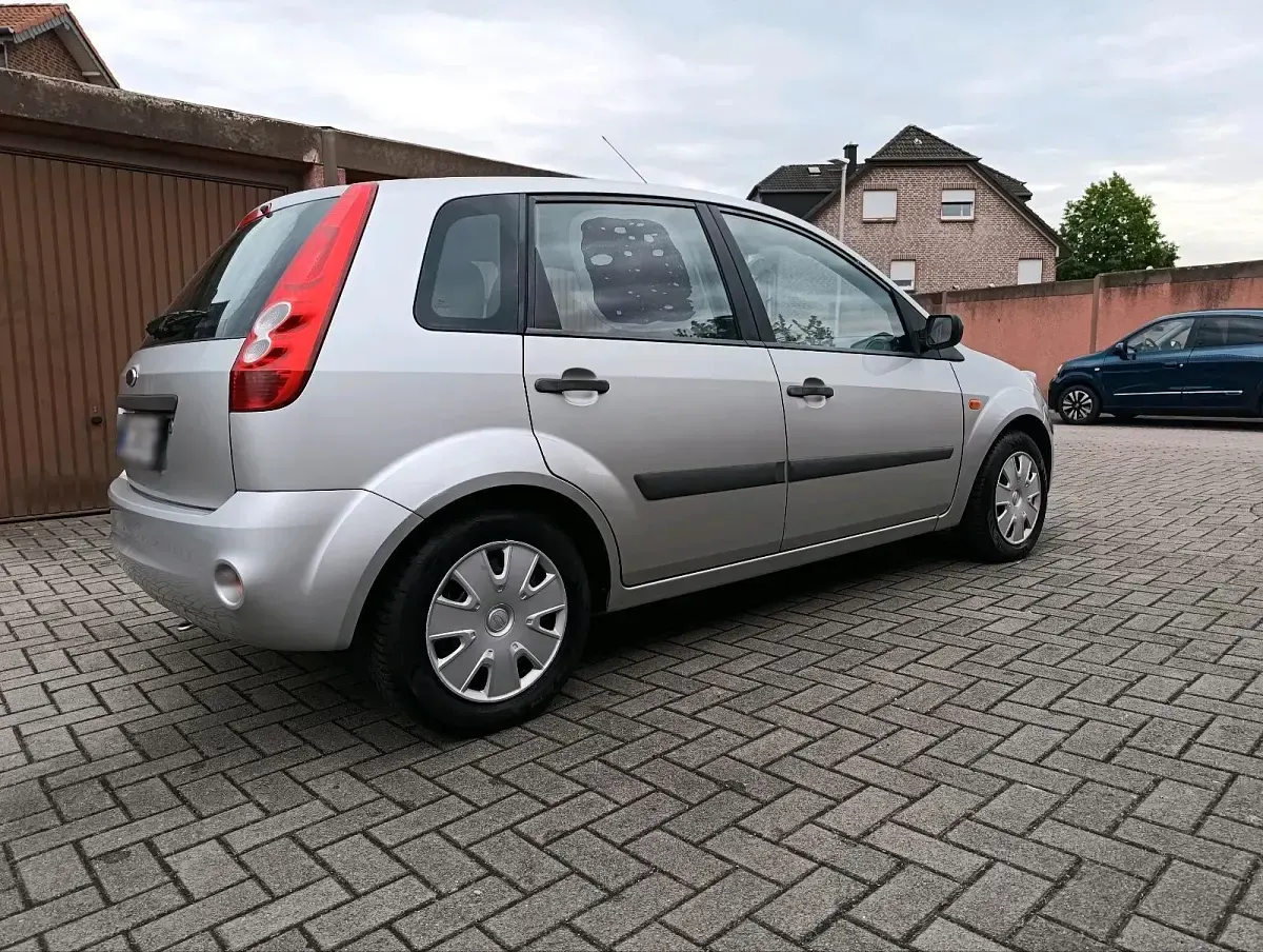 Gebraucht Ford Fiesta 60 PS (44 kW) 2007 Grau Kleinwagen