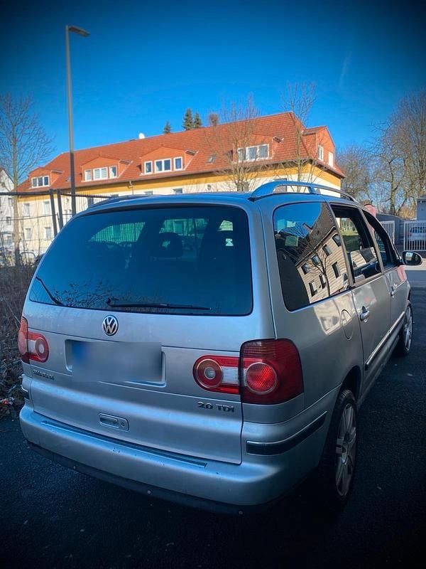 Second-hand VW Sharan 170 CP (125 kW) 2007 Gri Monovolum