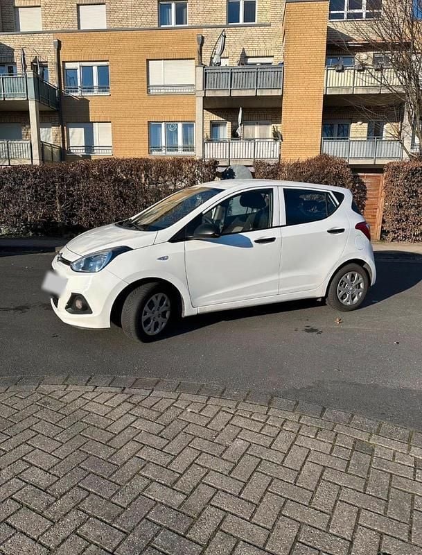 Gebraucht Hyundai i10 68 PS (50 kW) 2013 Weiß Kleinwagen