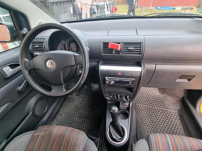 Second-hand VW Fox 54 CP (39 kW) 2009 Galben Hatchback