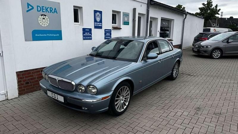 Blau Gebraucht 2006 Jaguar XJ6 Executive Limousine | 11.880 € (Fairer Preis) - Bild 1/4